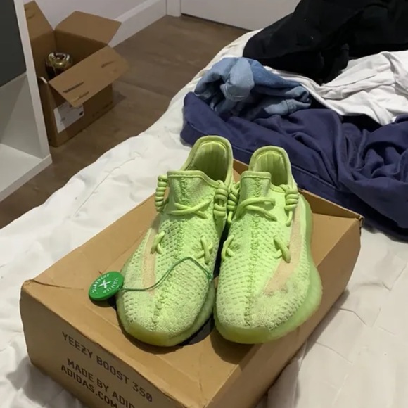 yeezy 350 v2 glow - Picture 4 of 4